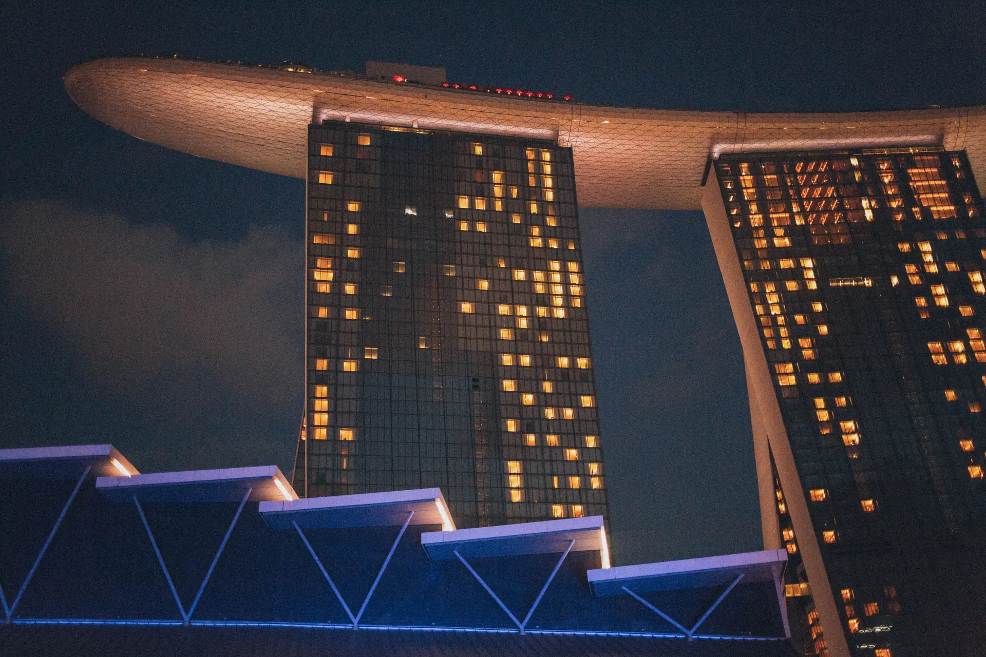 Marina Bay Sands og lysene over bukta i Singapore