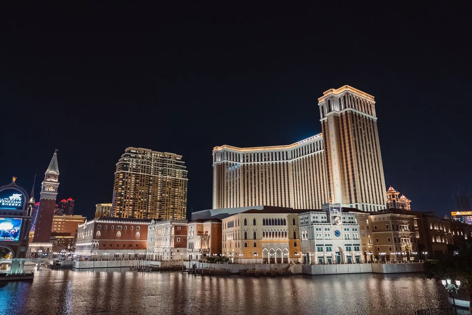 Venetian Macao og Cotai Strip opplyst om natten