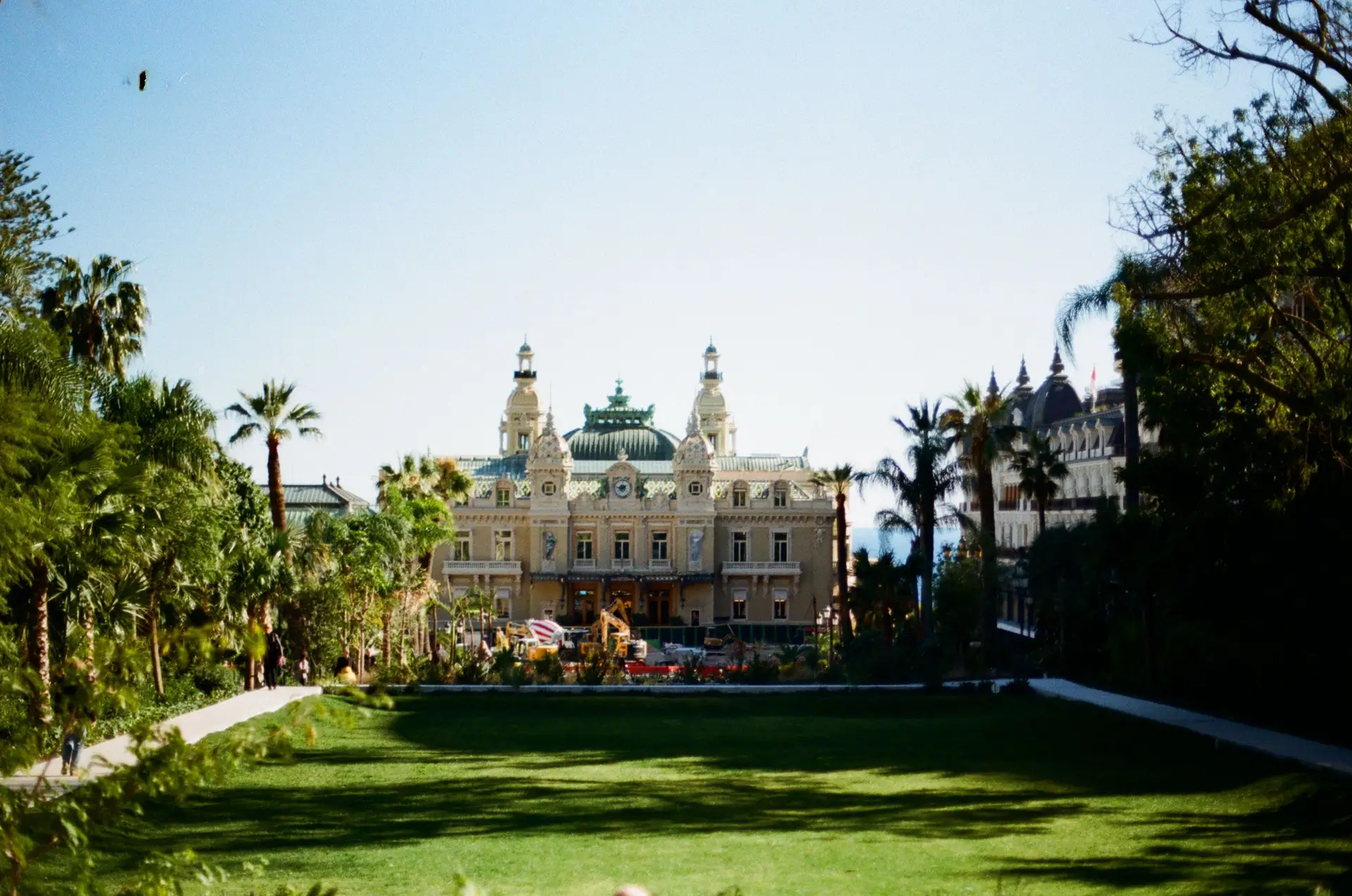 Panoramautsikt over Monte Carlo kystlinje og arkitektur